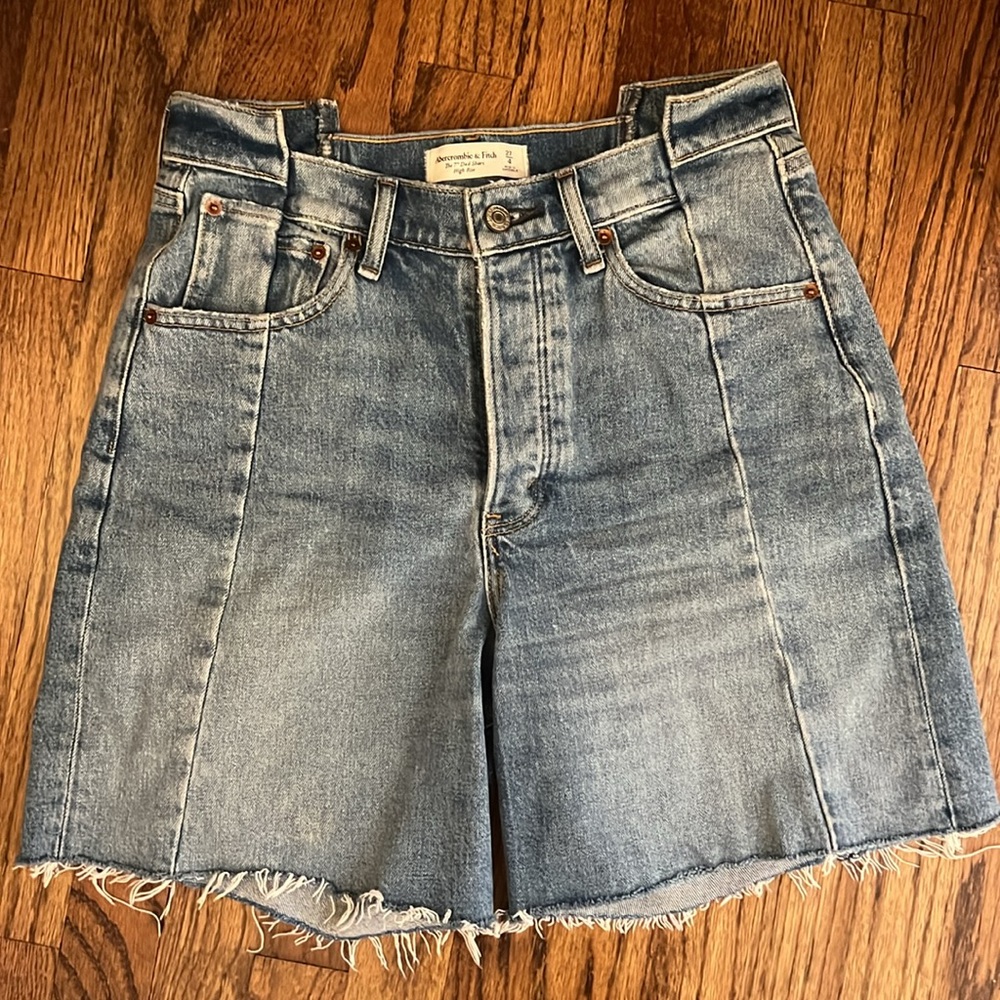 Abercrombie and Fitch-curve love size 4;Dad short high-rise.